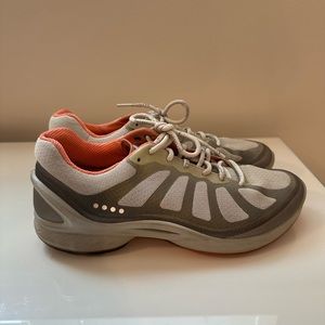 Ecco Women’s Gray Tennis Shoes Size 6.5
